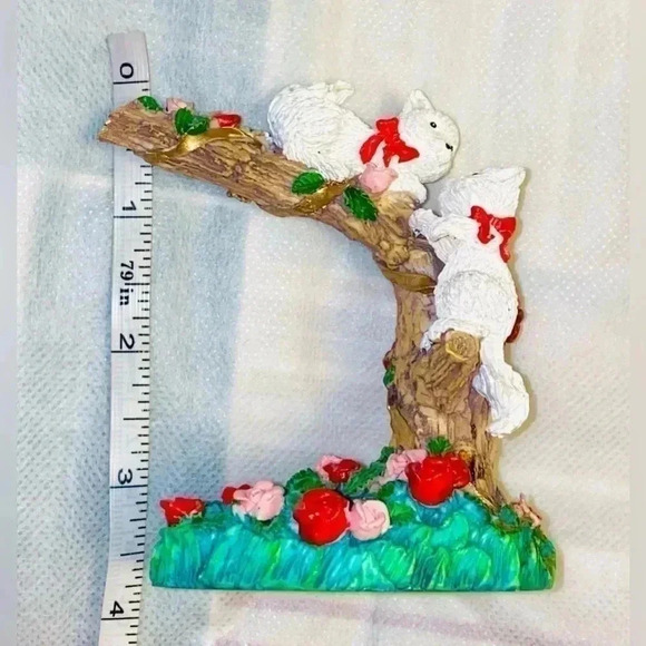 🌸 Vintage ceramic figurine of 2 playful kittens  on a tree 🌸 Hand painted 🌸 - Picture 4 of 7